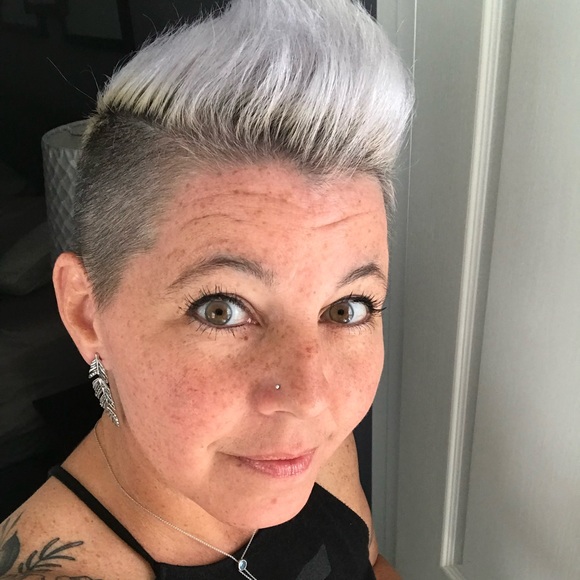 Meet your Posher, Michelle - Picture 1 of 1